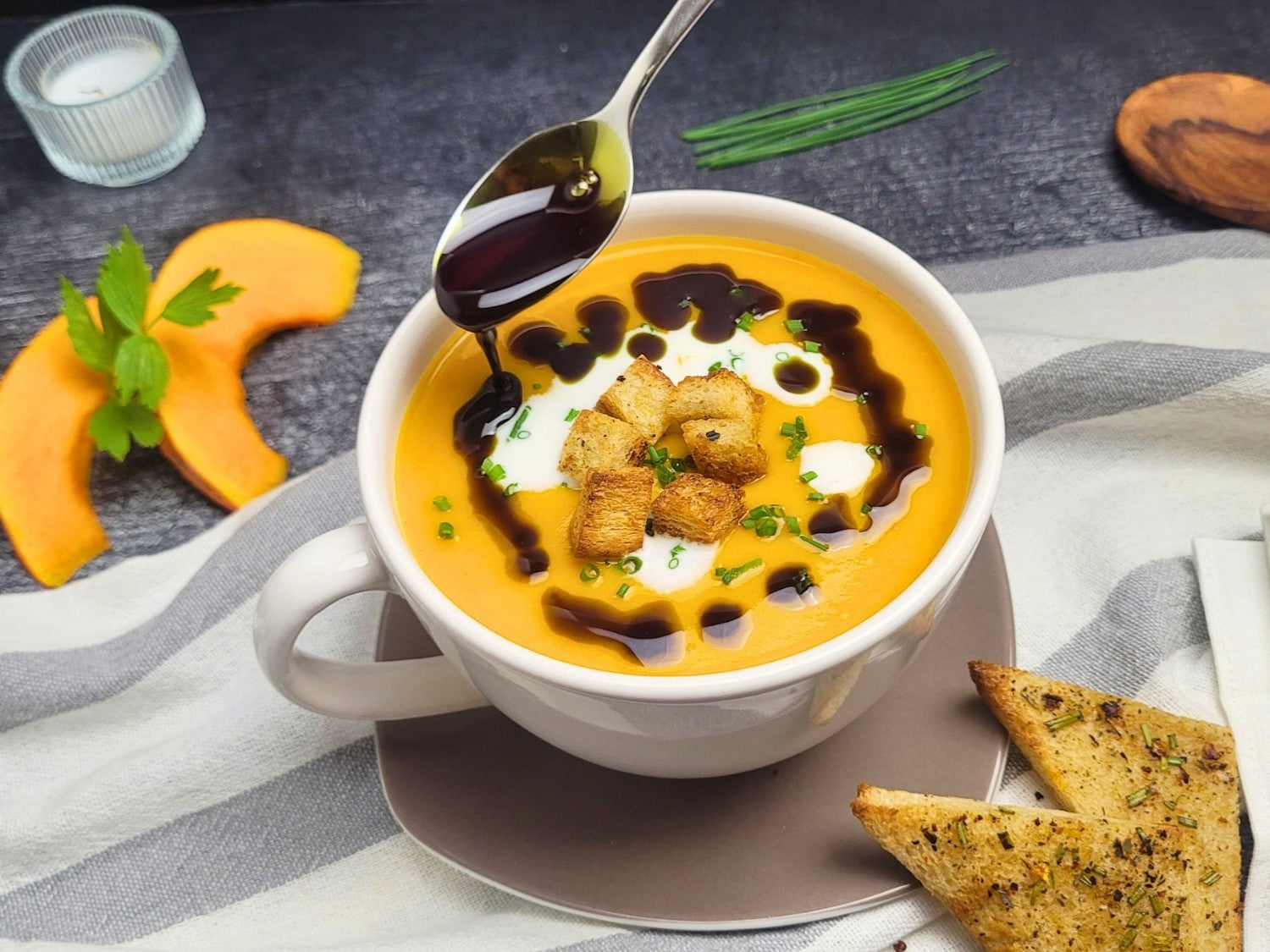 Kürbissuppe mit Steirischem Kürbiskernöl. Das Herbstrezept für Feinschmecker mit Gourmetöl