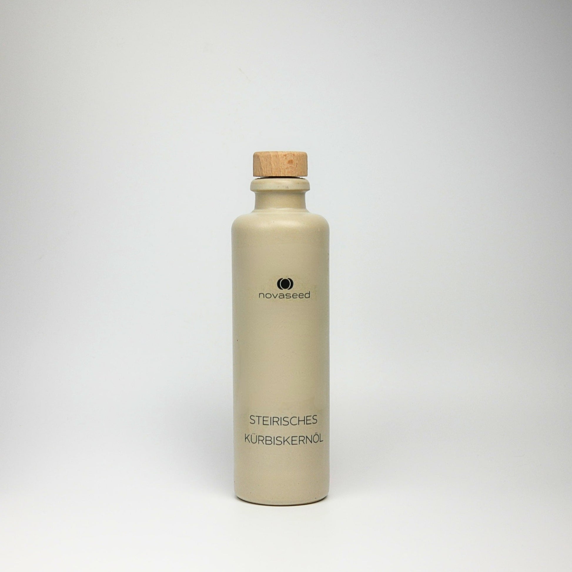 Steirisches Kürbiskernöl g.g.A. – kaltgepresst 0,2 Liter in Keramikflasche Ölflasche beige weiß