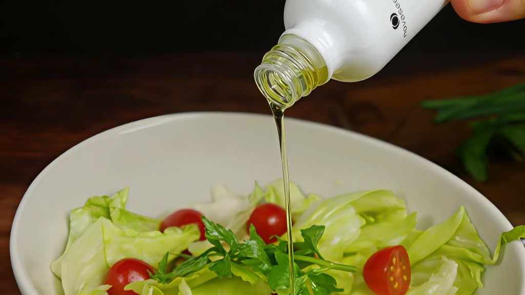 Haselnussöl aus Deutschland für Salatdressings