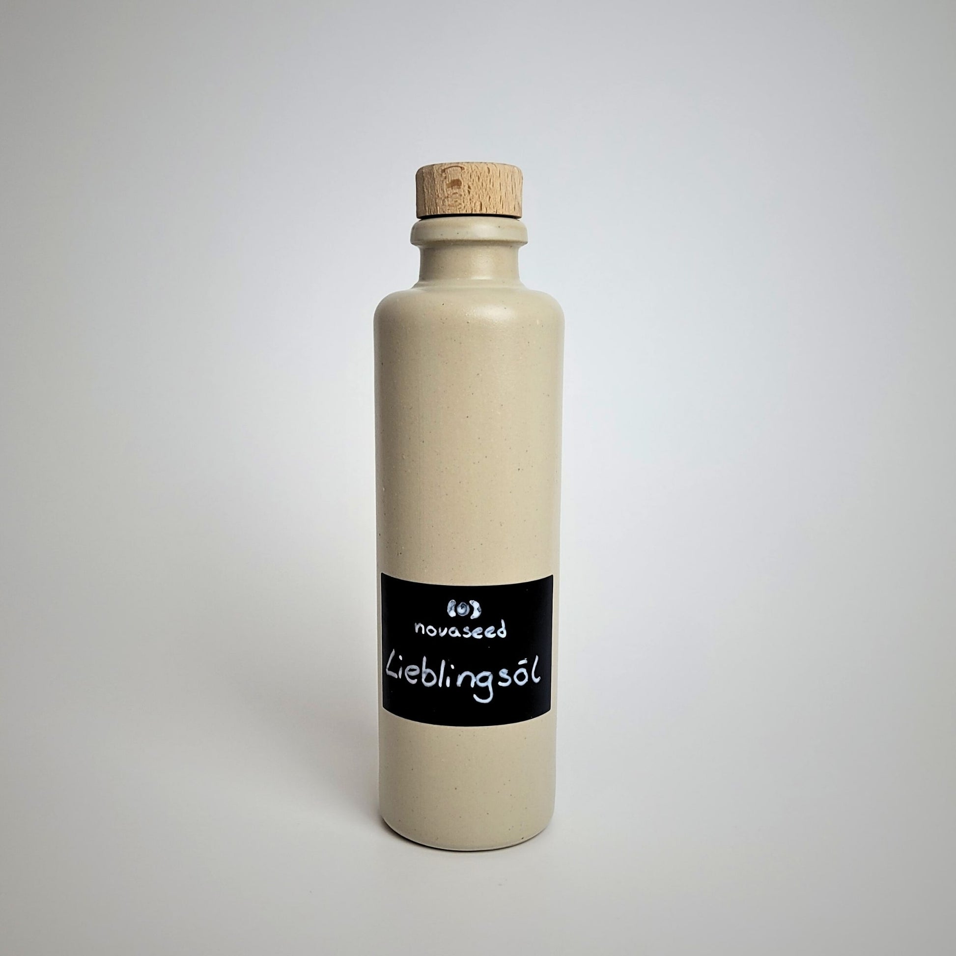 Servierflasche Keramik mit Tafeletikett novaseed