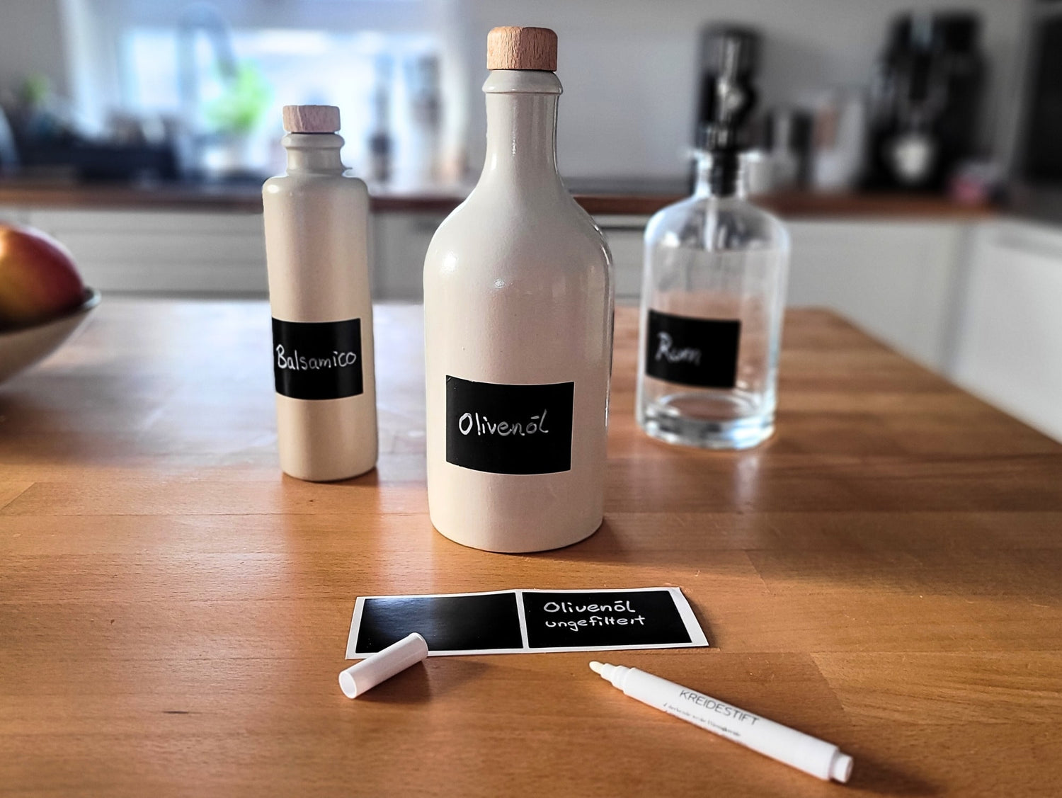 Zeitlose Ölflaschenaus Keramik für jede Küche